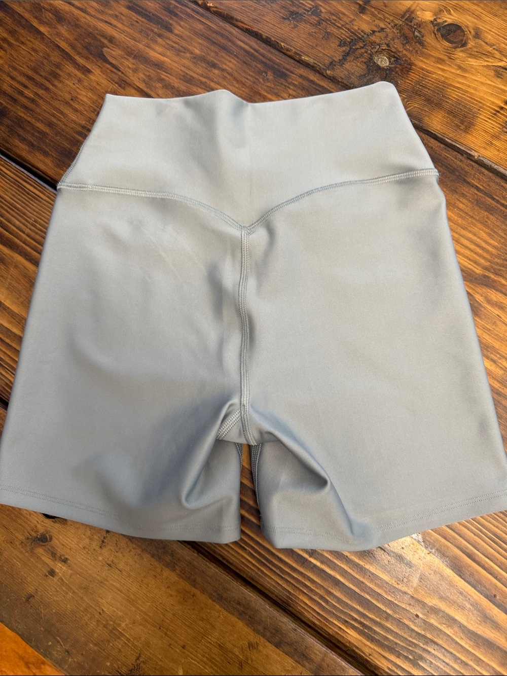 ALO Yoga High-Rise Bike Shorts in Light Gray. Small. EUC - Picture 4 of 4